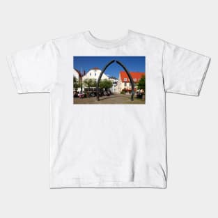 Whale jaws at Utkiek, Vegesack, Bremen Kids T-Shirt